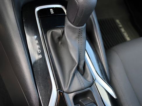 Used 2020 Toyota Corolla LE FWD image 14