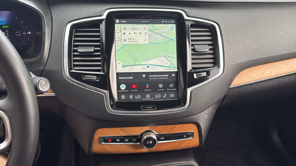 Certified 2025 Volvo XC90 T8 Plus AWD/4WD image 15