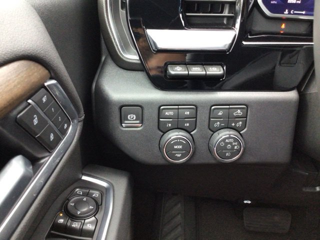 Used 2026 Chevrolet Silverado 3500 High Country w/ Technology Package AWD/4WD image 11
