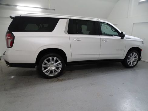 Certified 2024 Chevrolet Suburban High Country AWD/4WD image 24