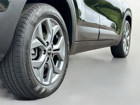 Used 2025 Kia Seltos LX AWD/4WD image 9