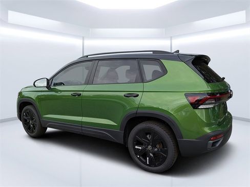 New 2026 Volkswagen Taos SE image 5