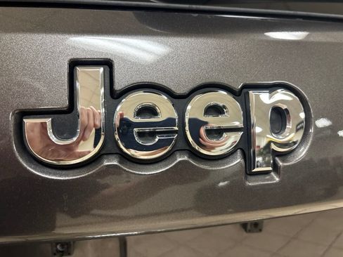 Used 2019 Jeep Grand Cherokee Limited w/ Luxury Group II AWD/4WD image 7