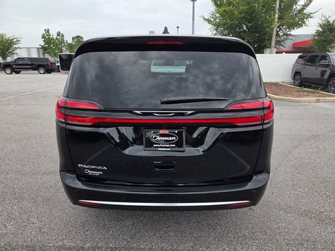 New 2027 Chrysler Pacifica Select FWD image 9