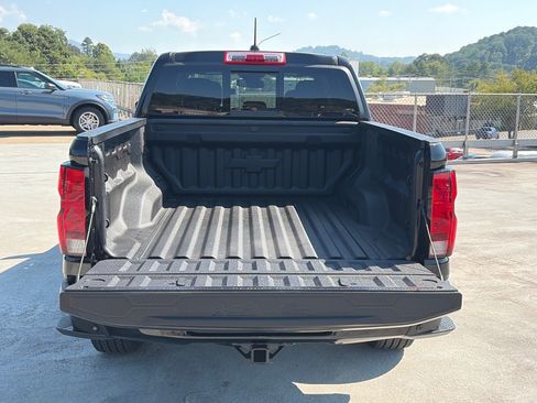 Used 2025 Chevrolet Colorado LT w/ Advanced Trailering Package AWD/4WD image 4