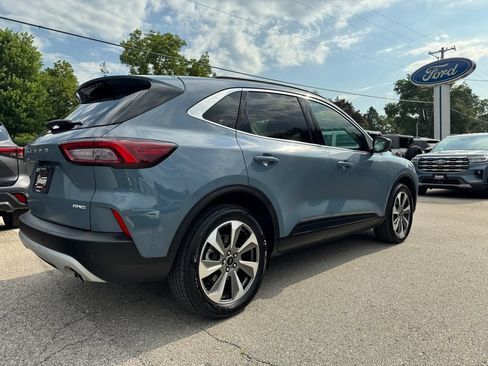 Used 2023 Ford Escape Platinum w/ Premium Technology Package AWD/4WD image 5