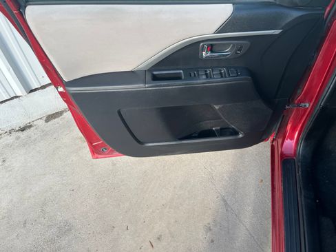 Used 2014 MAZDA MAZDA5 Sport FWD image 9