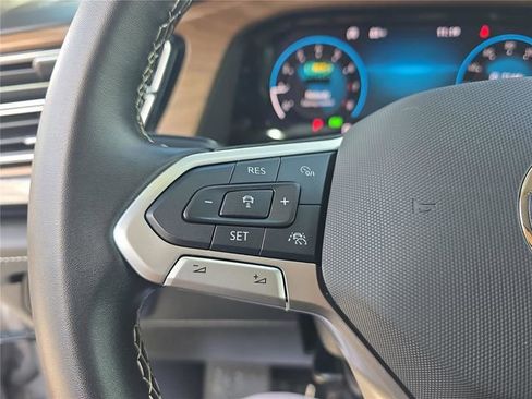 Used 2025 Volkswagen Atlas SE FWD image 26