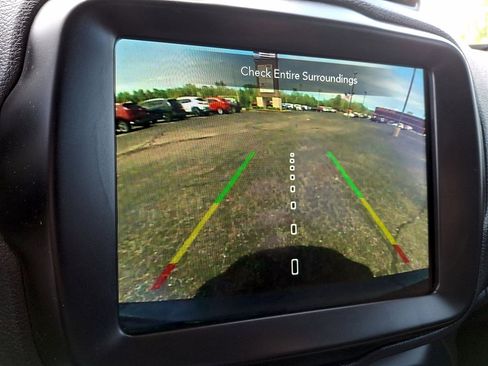 Used 2023 Jeep Renegade Latitude AWD/4WD image 15