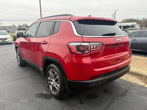 Used 2019 Jeep Compass Latitude FWD image 5