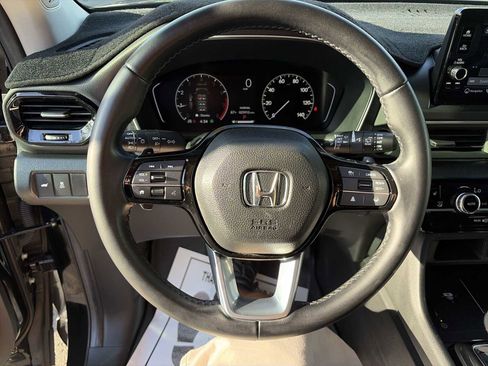 Used 2023 Honda Pilot Touring image 11