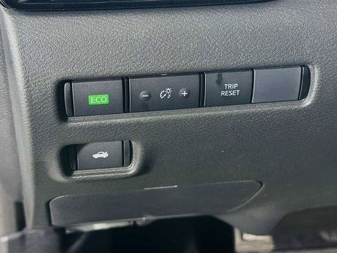 Certified 2025 Nissan Sentra SV FWD image 8