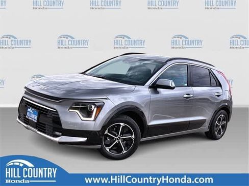 Used 2023 Kia Niro SX image 1