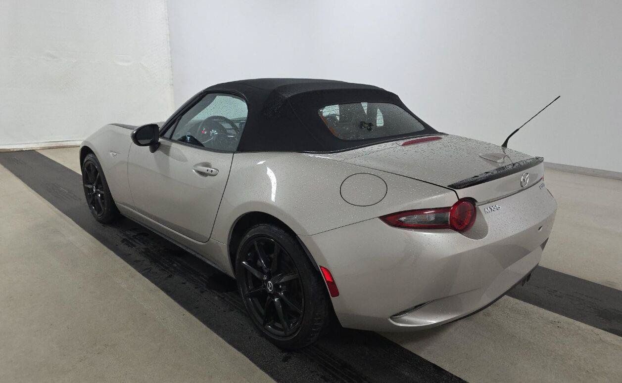 Used 2023 MAZDA MX-5 Miata Club RWD image 15