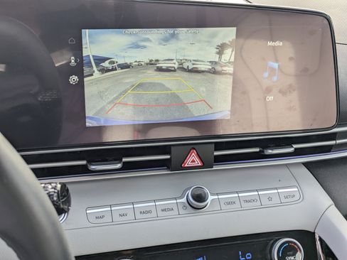 Certified 2025 Hyundai Elantra Limited w/ Cargo Package image 11