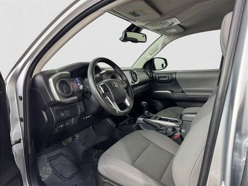 Used 2022 Toyota Tacoma SR5 RWD image 9