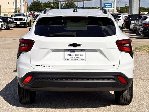 New 2026 Chevrolet Trax LT w/ Driver Confidence Package FWD image 5