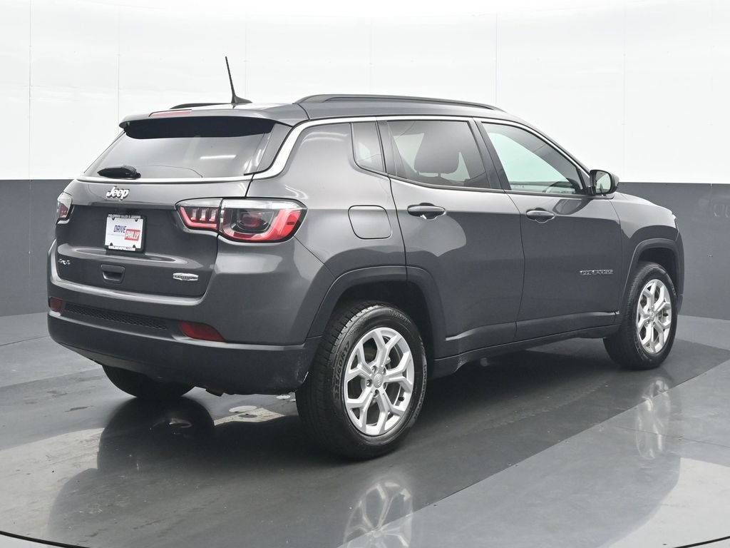 Used 2024 Jeep Compass Latitude AWD/4WD image 6