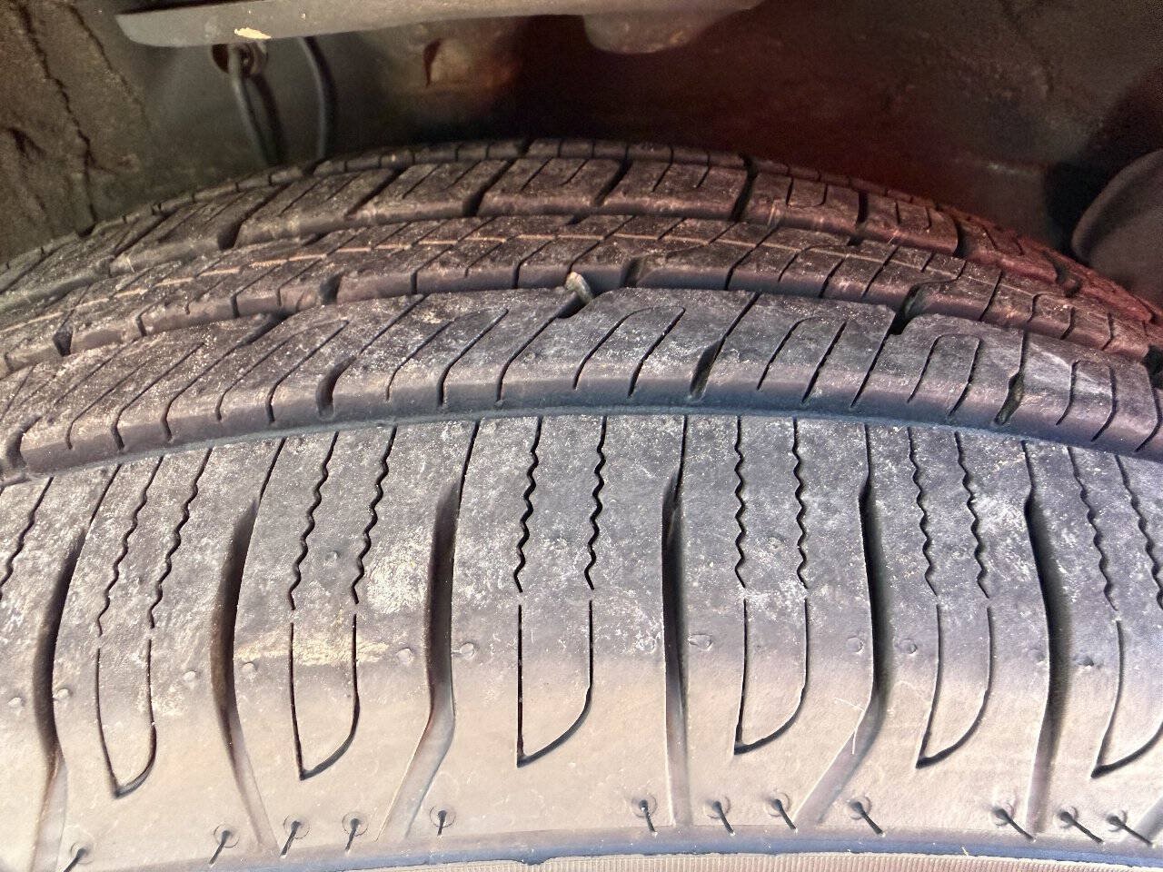 Used 2015 Toyota RAV4 LE AWD/4WD image 23