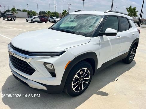 Used 2025 Chevrolet TrailBlazer LT FWD image 3