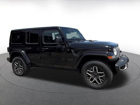 Used 2025 Jeep Wrangler Unlimited Sahara AWD/4WD image 7