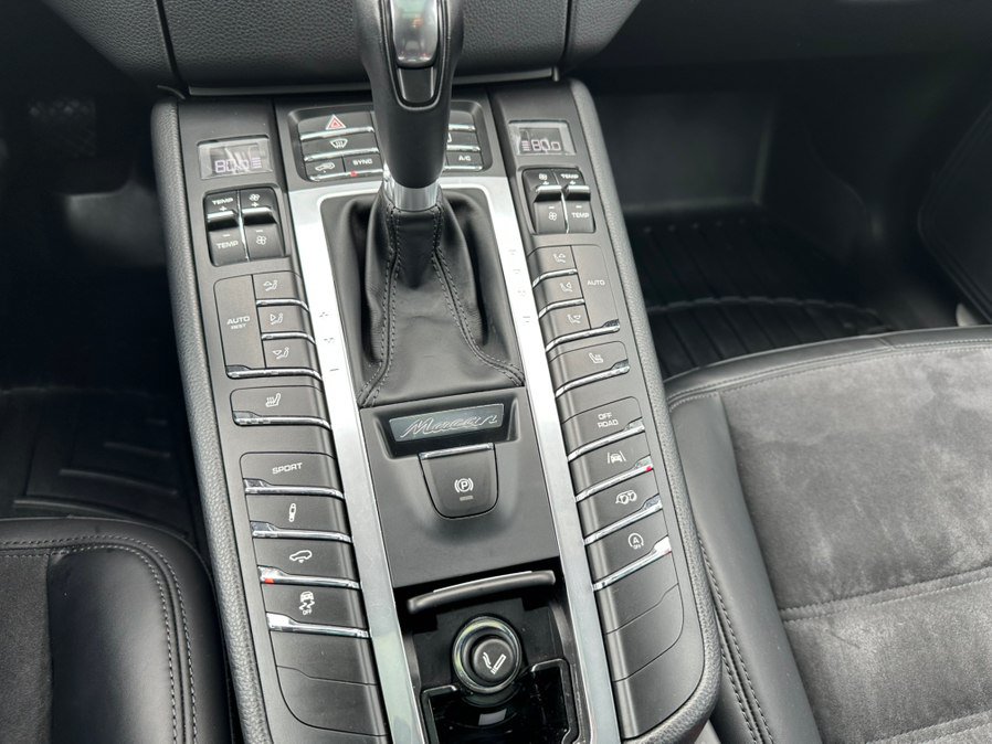Used 2017 Porsche Macan GTS AWD/4WD image 22