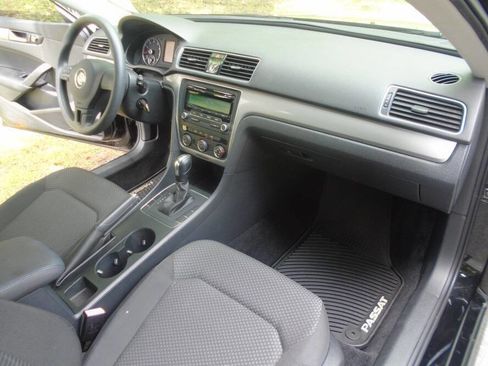 Used 2013 Volkswagen Passat 2.5 S FWD image 23
