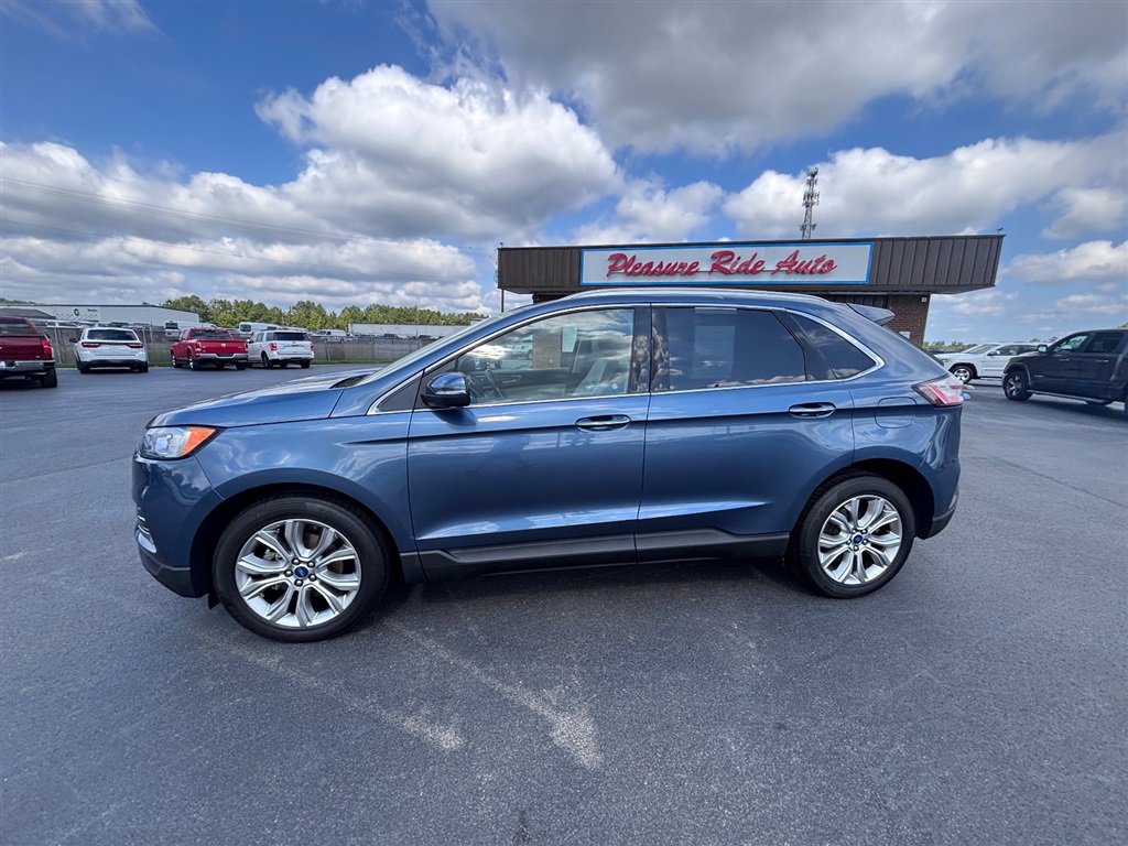 Used 2019 Ford Edge Titanium w/ Cargo Accessory Package FWD image 2