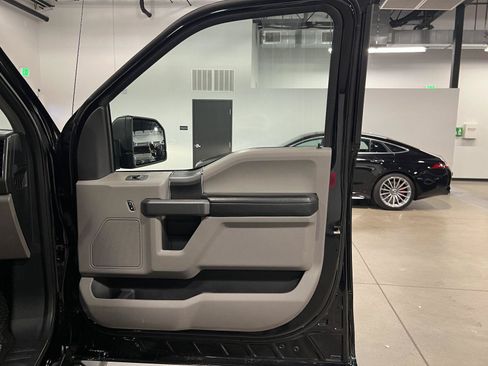 Used 2017 Ford F150 XLT w/ Equipment Group 302A Luxury AWD/4WD image 38