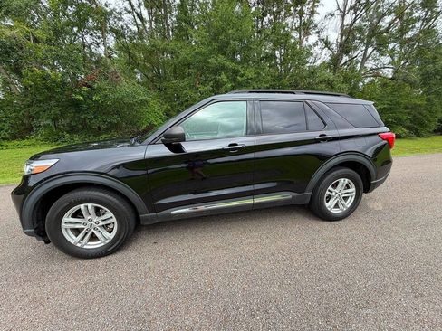 Used 2022 Ford Explorer XLT AWD/4WD image 11