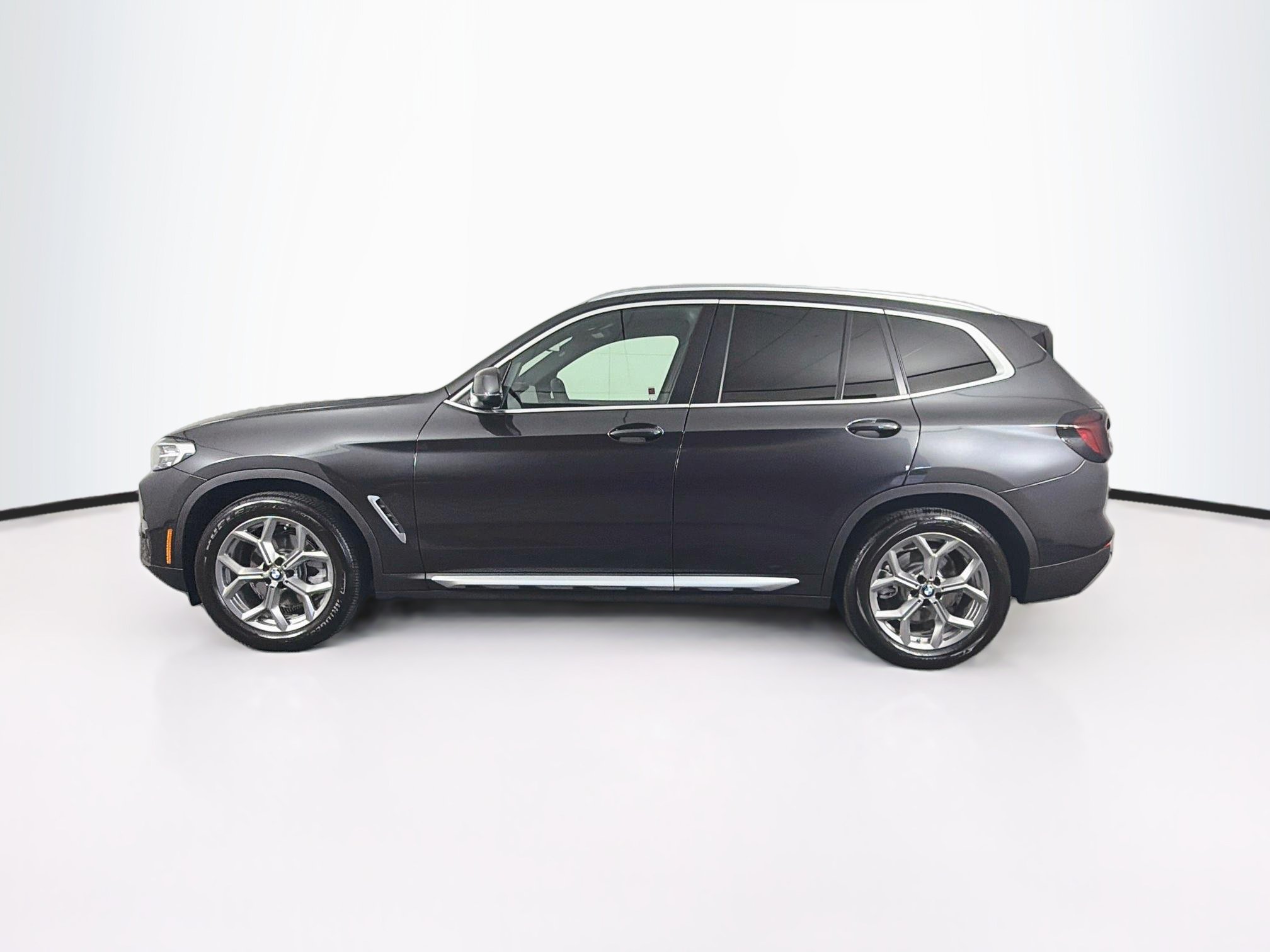 Used 2023 BMW X3 sDrive30i w/ Premium Package RWD image 4
