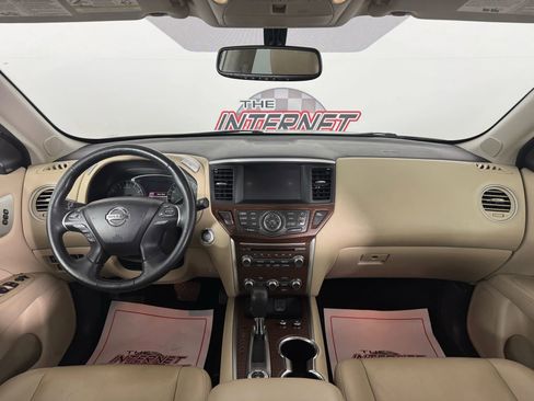 Used 2018 Nissan Pathfinder Platinum image 11