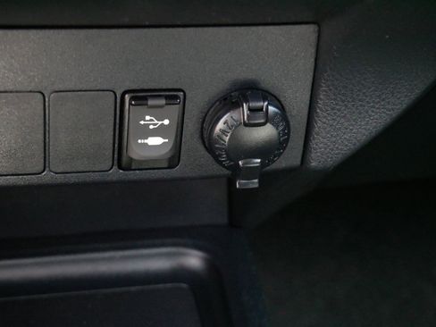 Used 2017 Toyota RAV4 Limited AWD/4WD image 30