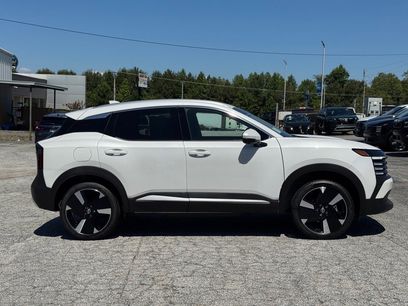 New 2025 Nissan Kicks SR