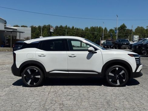 New 2025 Nissan Kicks SR image 2