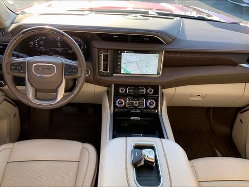Used 2023 GMC Yukon XL Denali w/ Advanced Technology Package image 16