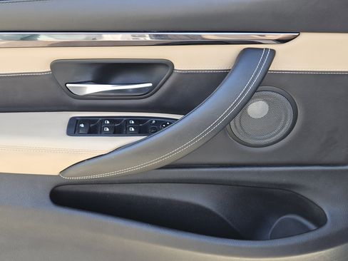 Used 2016 BMW M4 Convertible image 24