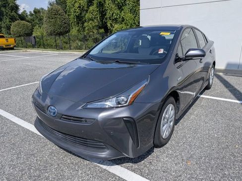 Used 2019 Toyota Prius LE FWD image 2