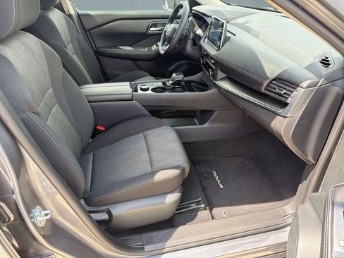 Used 2025 Nissan Rogue SV image 29
