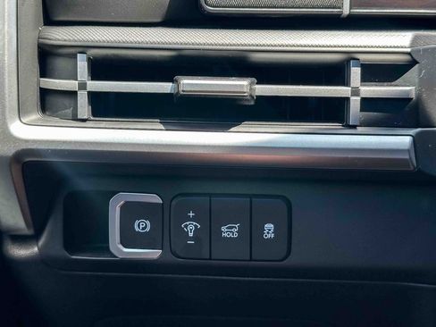 Used 2025 Hyundai Santa Fe SEL FWD image 35