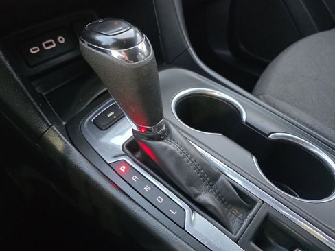 Used 2021 Chevrolet Equinox LT image 16