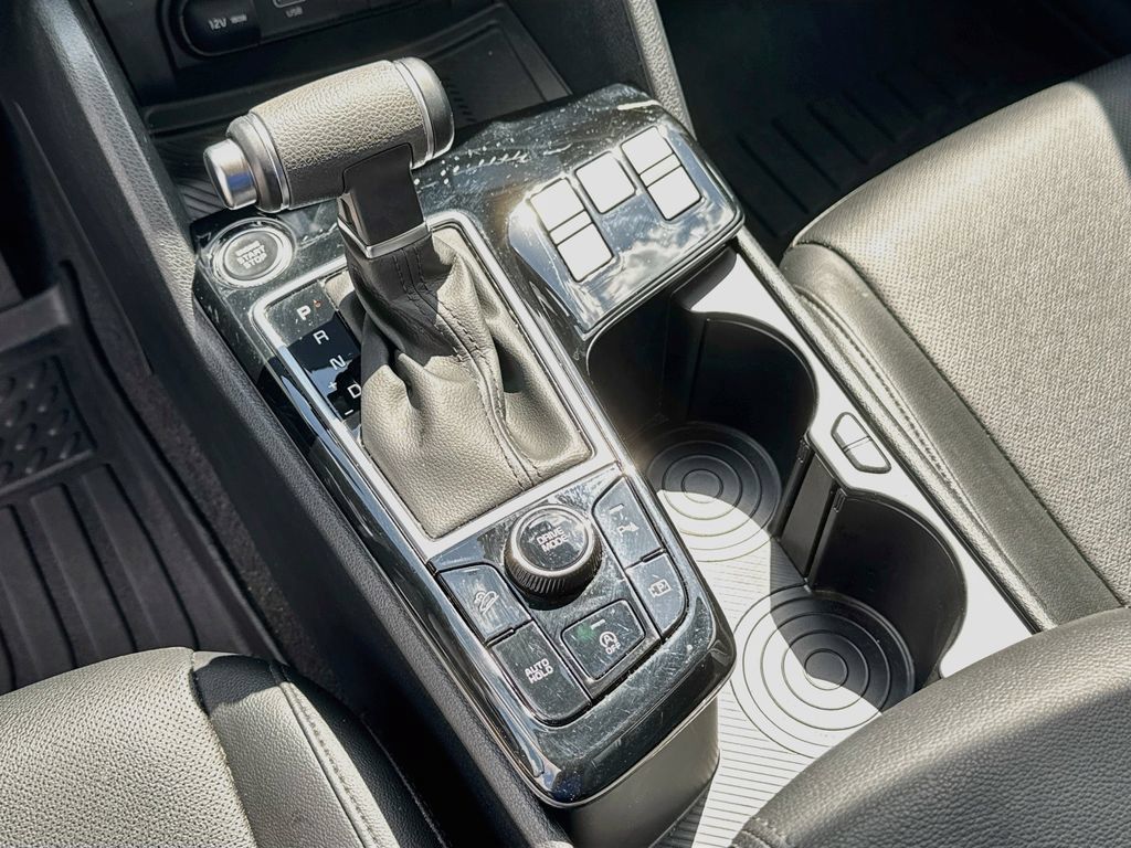 Used 2025 Kia Sportage EX FWD image 17