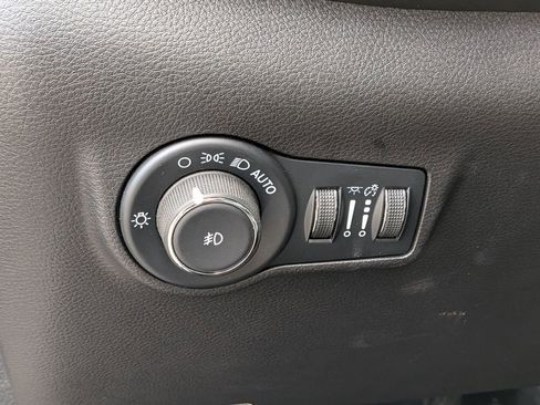 Used 2025 Jeep Compass Limited w/ Sun & Sound Group AWD/4WD image 15