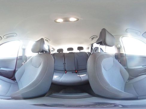 Used 2025 Kia K4 LXS image 40