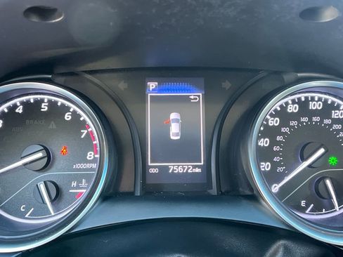 Used 2018 Toyota Camry LE image 14