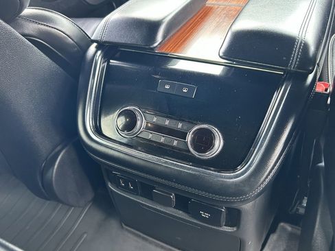 Used 2019 Lincoln Navigator Reserve image 16