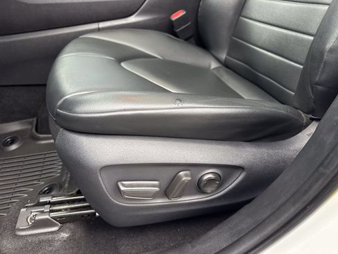 Used 2023 Toyota Highlander XLE FWD image 21