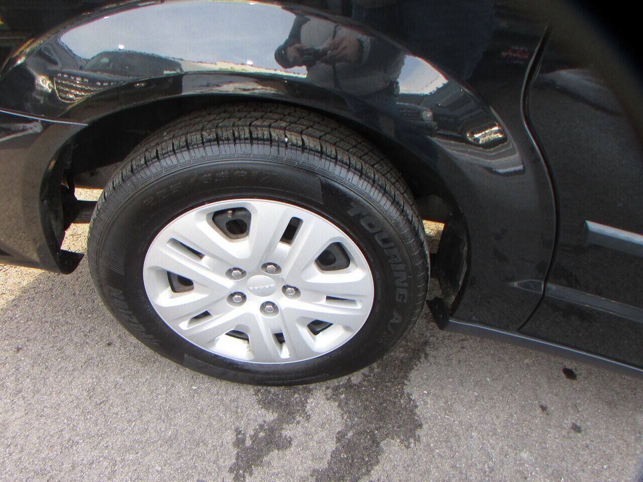 Used 2013 Dodge Grand Caravan American Value Package FWD image 22