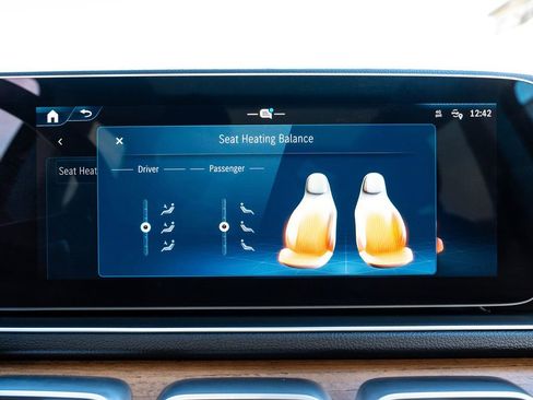 Used 2024 Mercedes-Benz GLE 350 4MATIC w/ Driver Assistance Package image 31