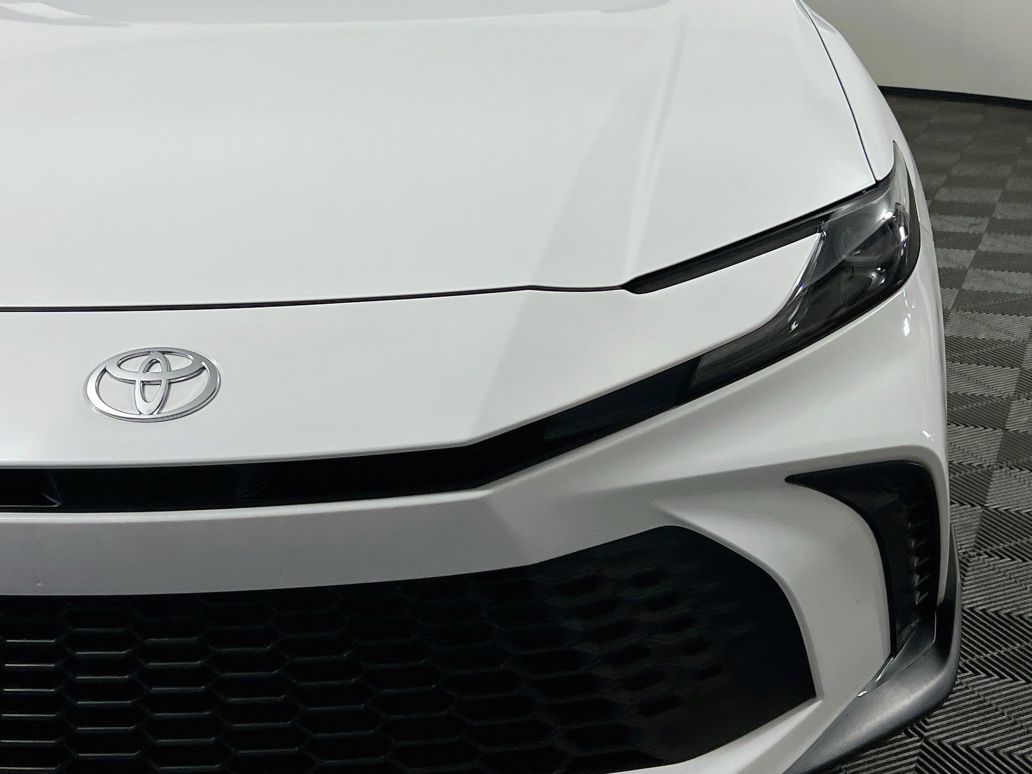 Used 2025 Toyota Camry SE FWD image 11